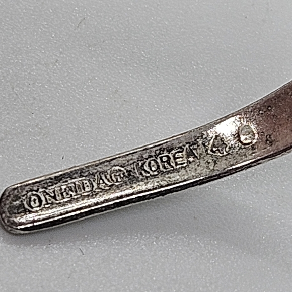 Oneida cuff bracelet silver tone - Picture 4 of 4